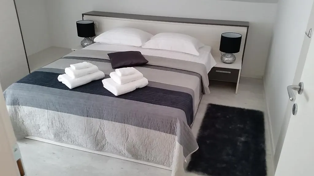 Apartments Sanja تروغير